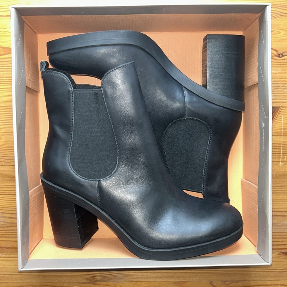 Brand new never worn boots